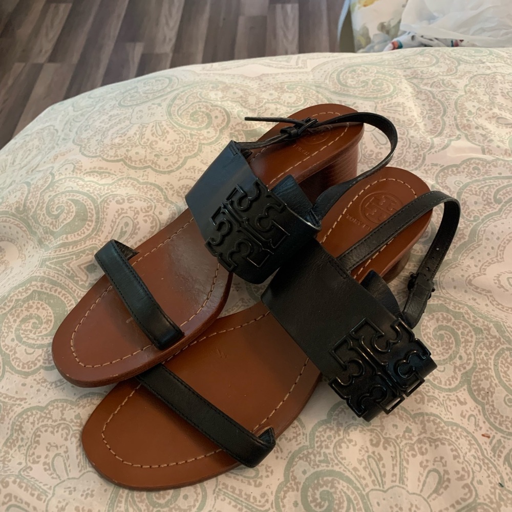 Tory bunch sandals